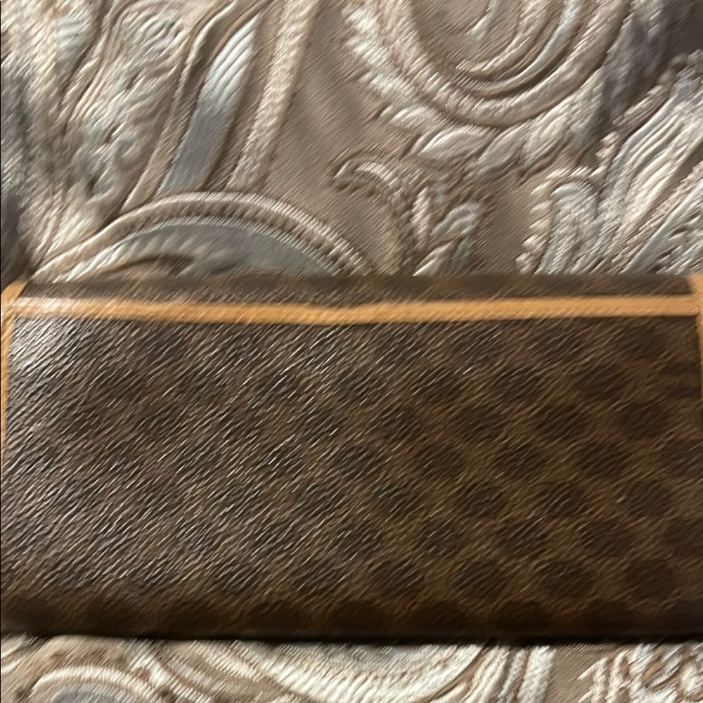 Celine Brown Monogram Wallet with Elegant Leather Trim - Picture 2 of 6